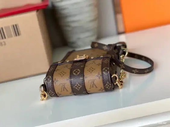 Official oldcobbler LOUIS TRUNK VUITTON POCHETTE VERTICAL 0701